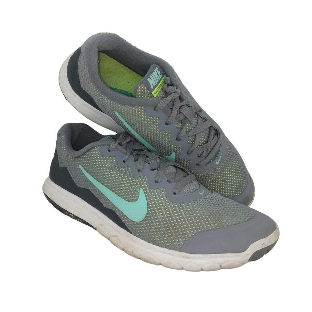 NIKE Flex Experience RN4 Womens Gray & Black Sneakers - Size: 7 1/2